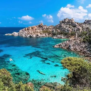 https://capotesta-luxury-rooms.in-sardinia.net